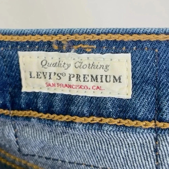 Levi's Ribcage Distressed Mid Thigh Medium Wash Frayed Hem Jean Shorts - Picture 9 of 16